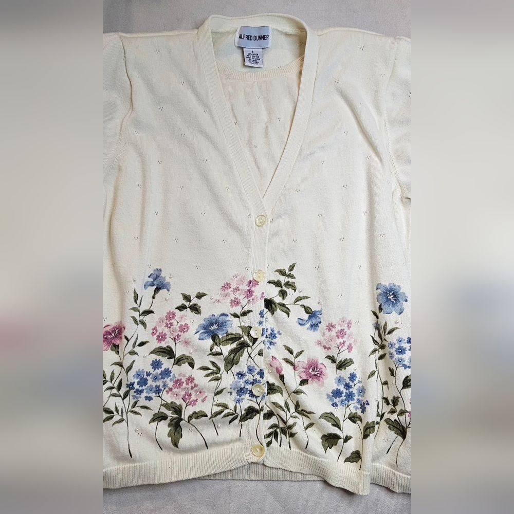 EUC Alfred Dunner Small Faux Twin Button/Beaded Print Cardigan. - Picture 3 of 4